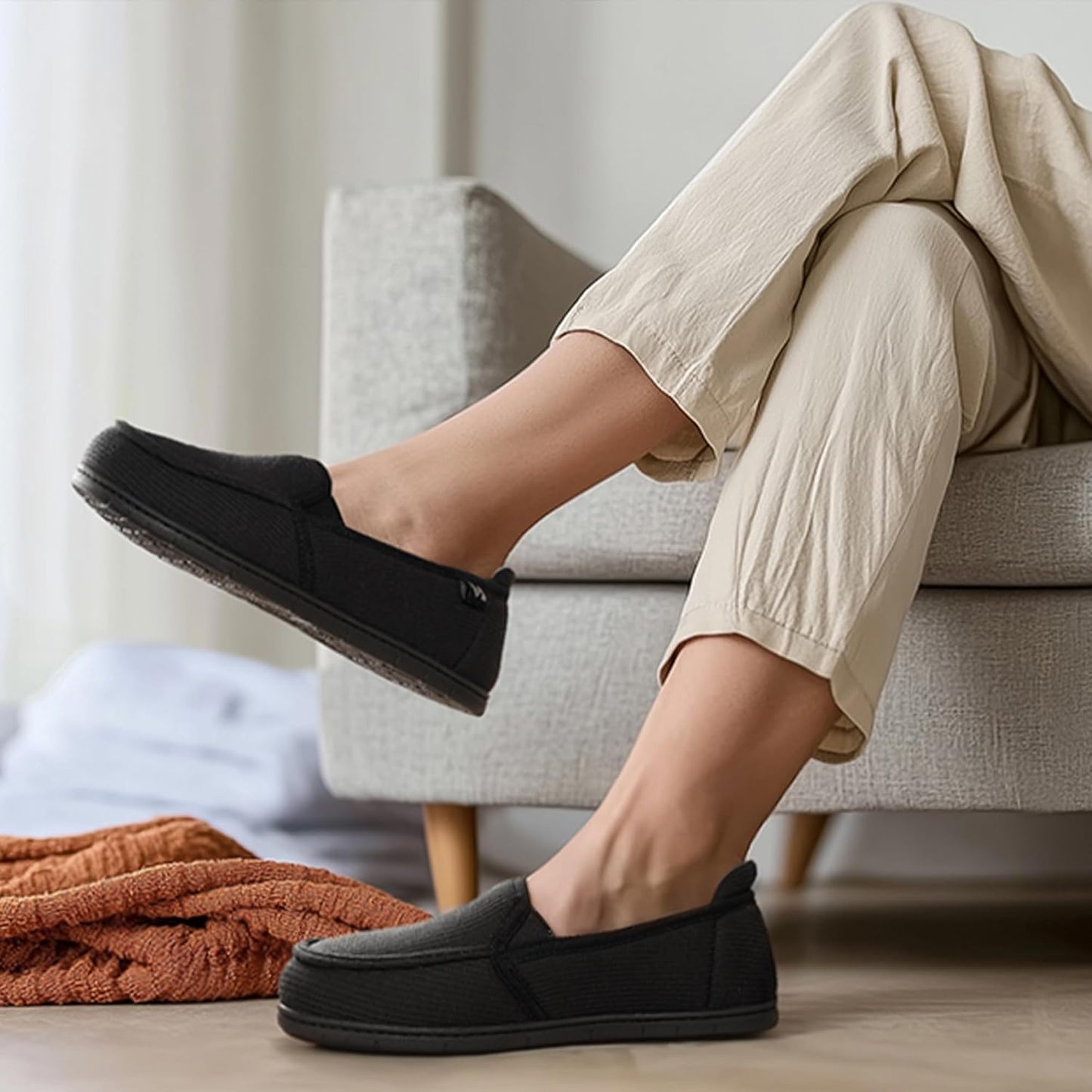 RockDove Women's Two-Tone Hoodback Slipper with Removable Insole