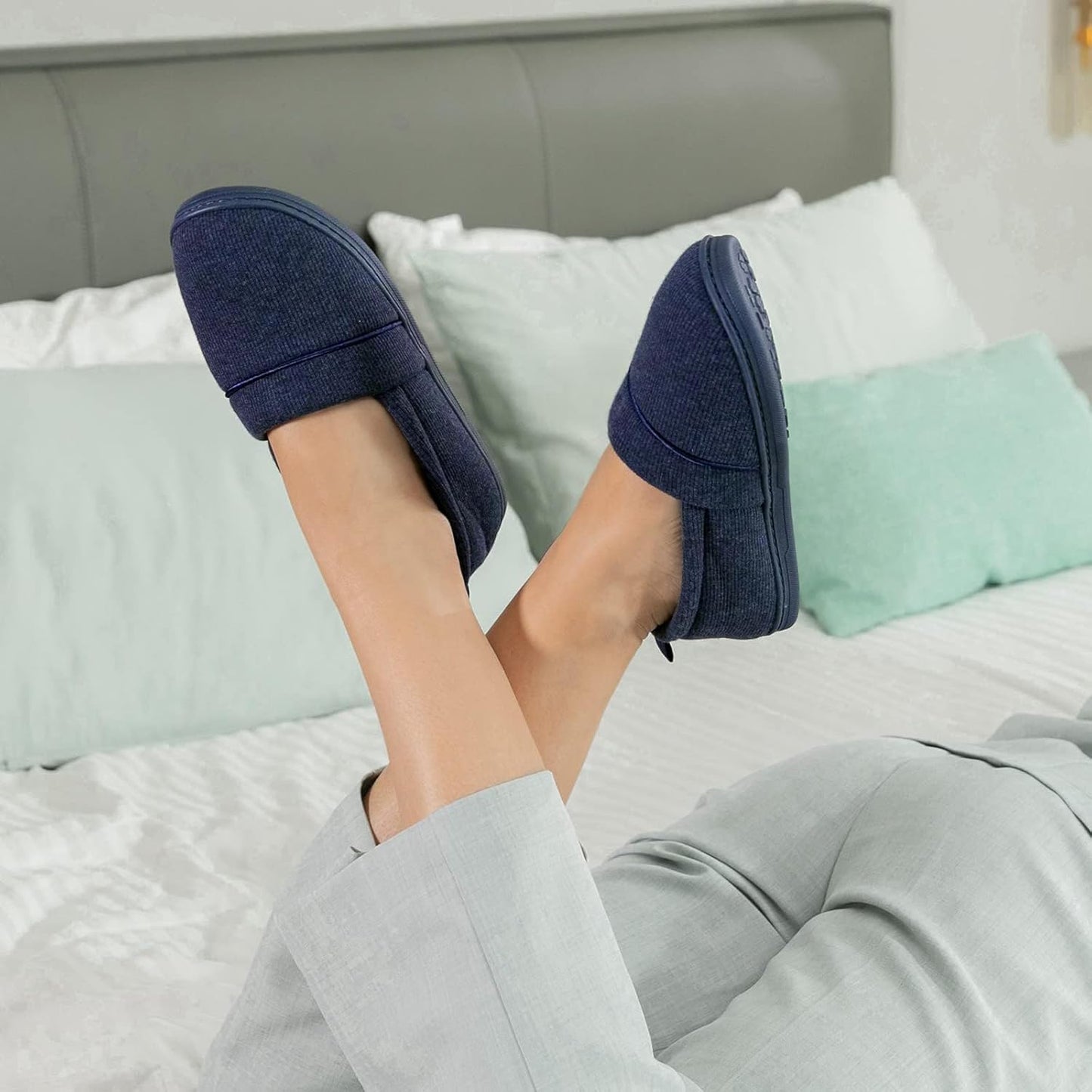 HomeTop Women's Comfy Loafer Slippers Lightweight Memory Foam Non-slip Indoor House Shoes