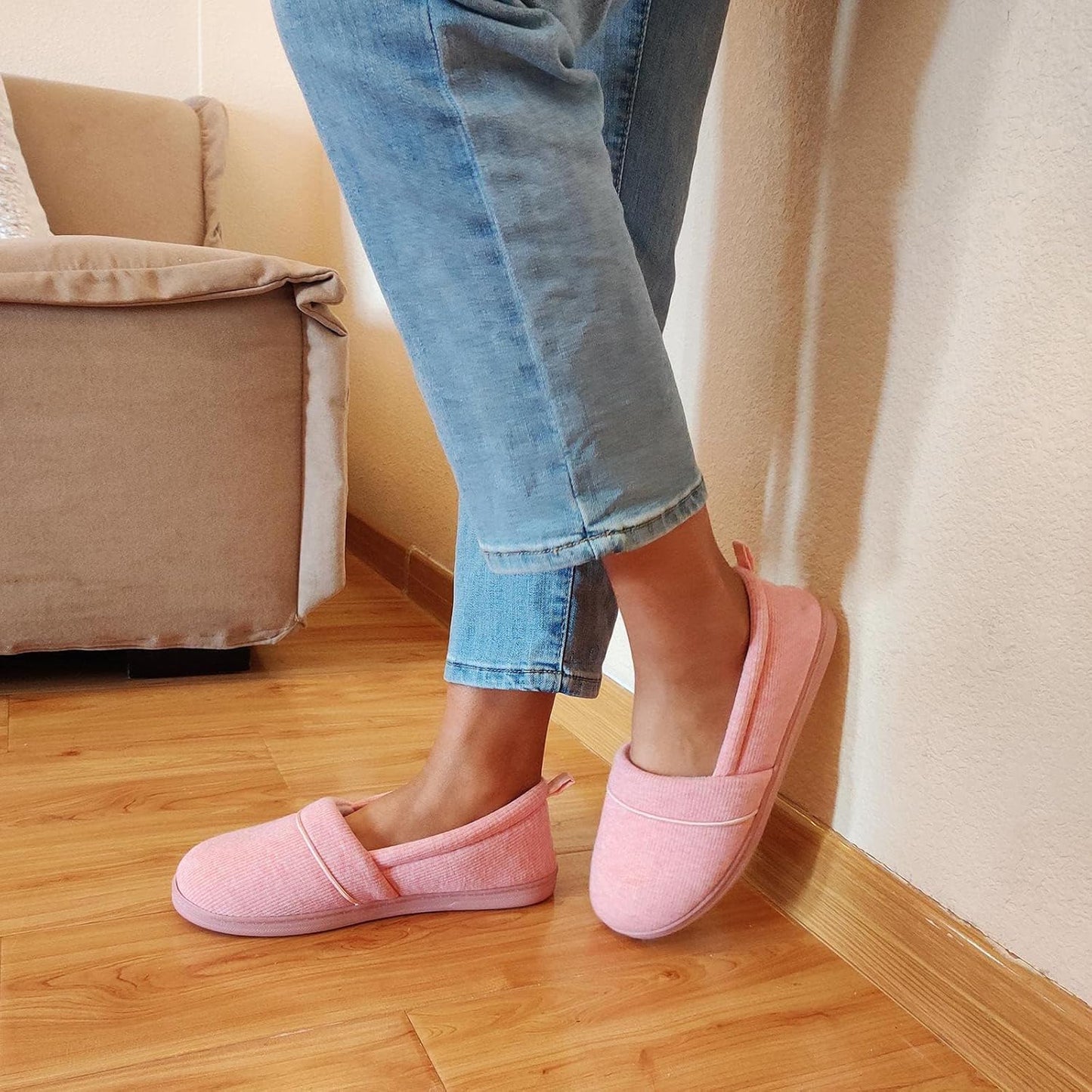 HomeTop Women's Comfy Loafer Slippers Lightweight Memory Foam Non-slip Indoor House Shoes